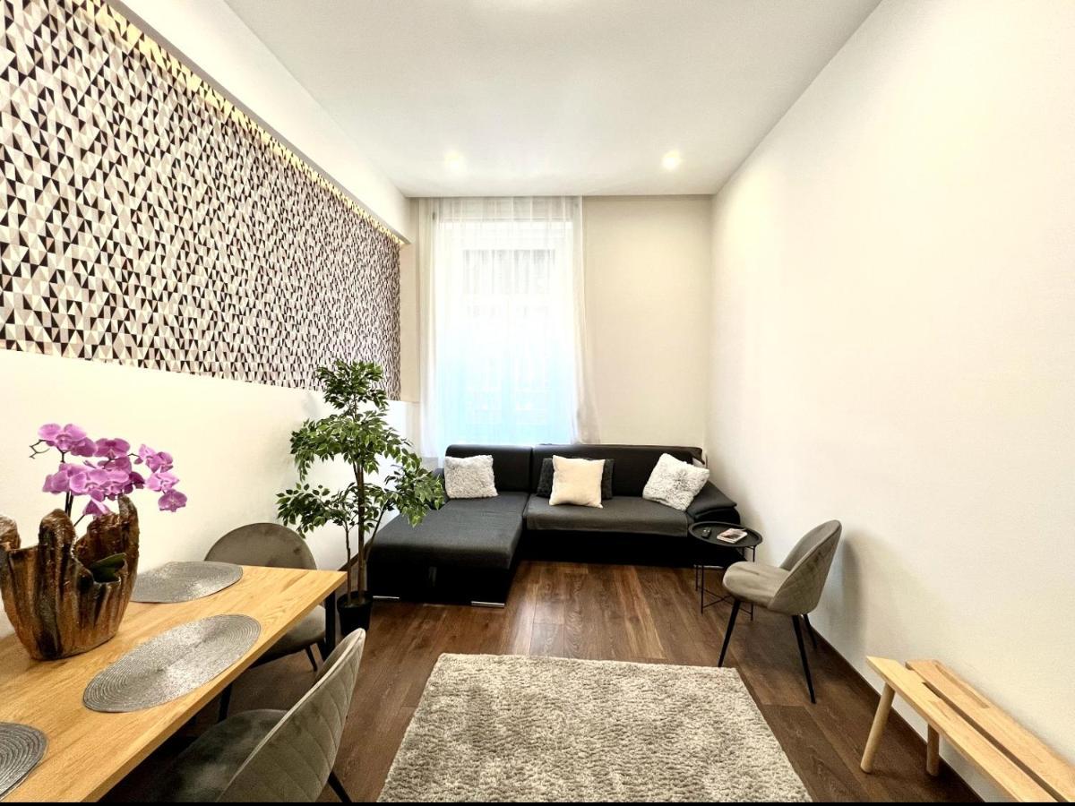 Wonderful Design Apartment In The City Centre, Budapest